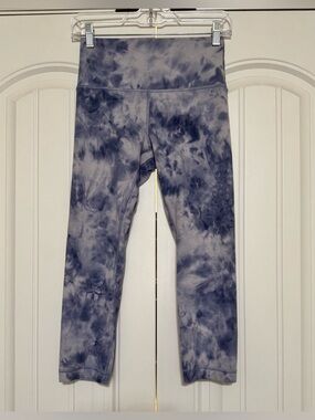 Lululemon Align Crop 21" in Diamond Dye
Diamond Dye Iced Iris Peri Purple Size 6